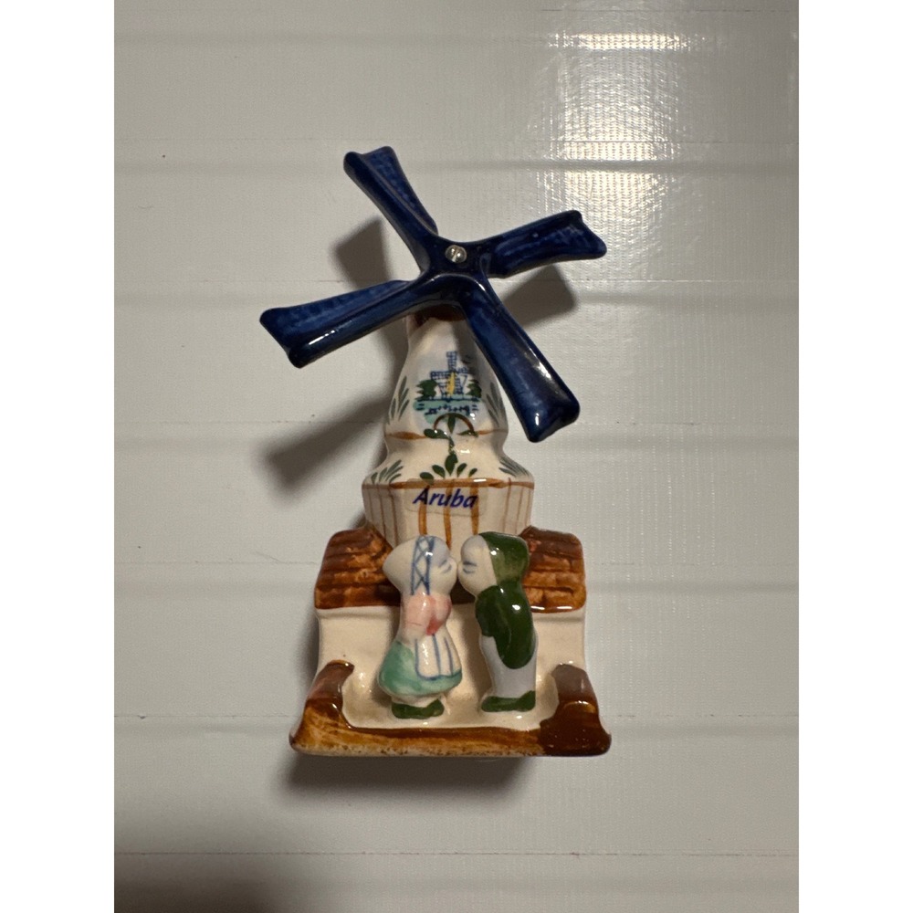 Aruba Windmill Ceramic Figurine Kissing Couple Dutch Collectible Souvenir